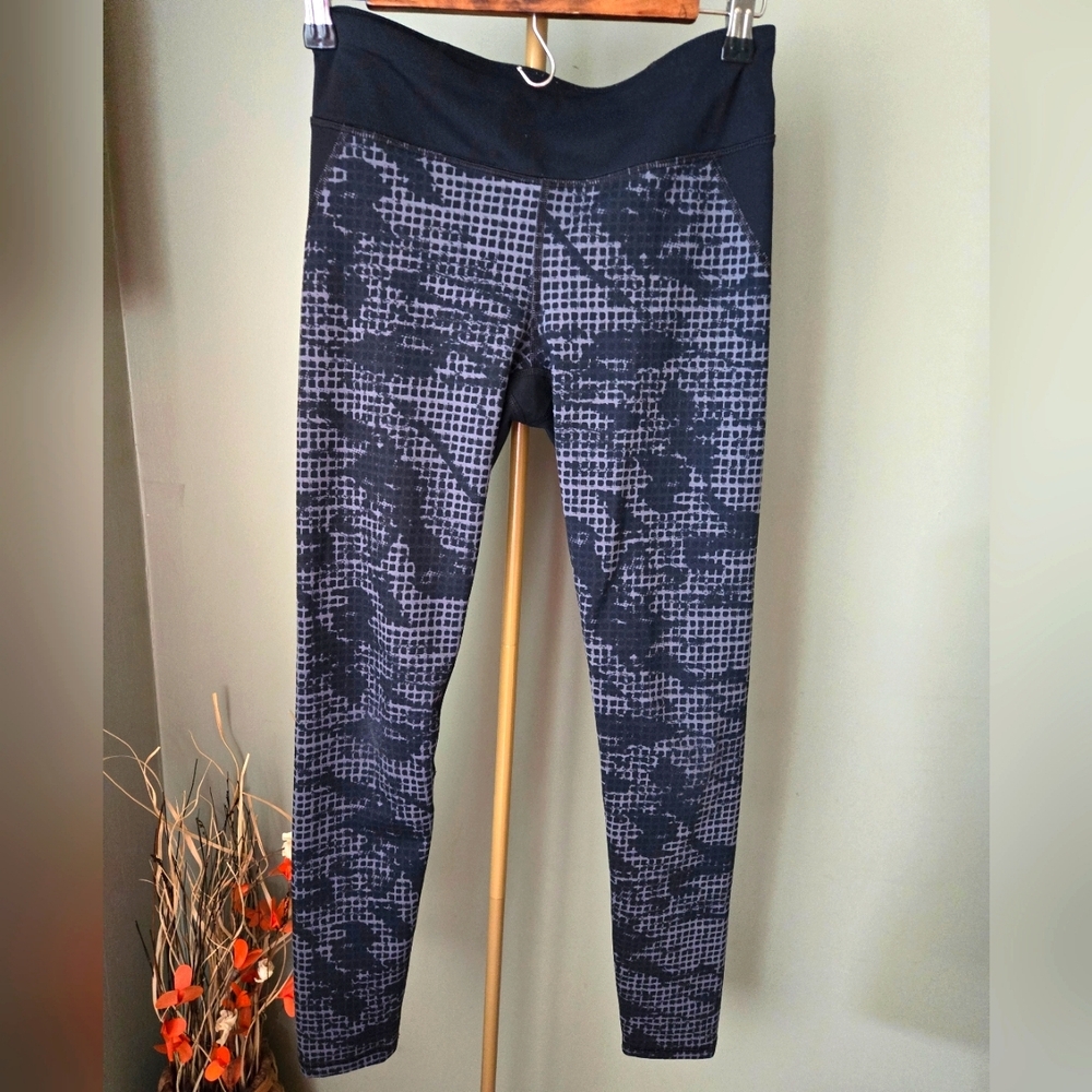 Under Armour Heat Gear Leggings sz Small Black/Gray